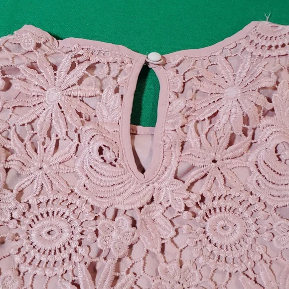 Iris size medium pink embroidered tank top - Picture 8 of 12